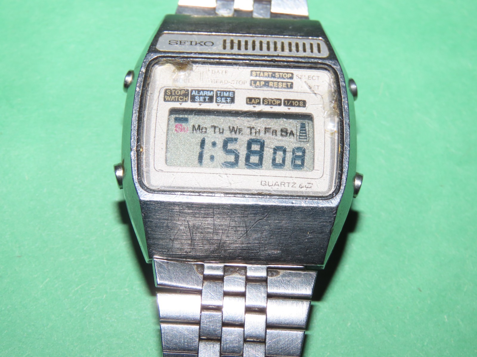 1970s SEIKO LCD RUNS A159-5009-G WRISTWATCH NEW BATTERY SILVER COLOR