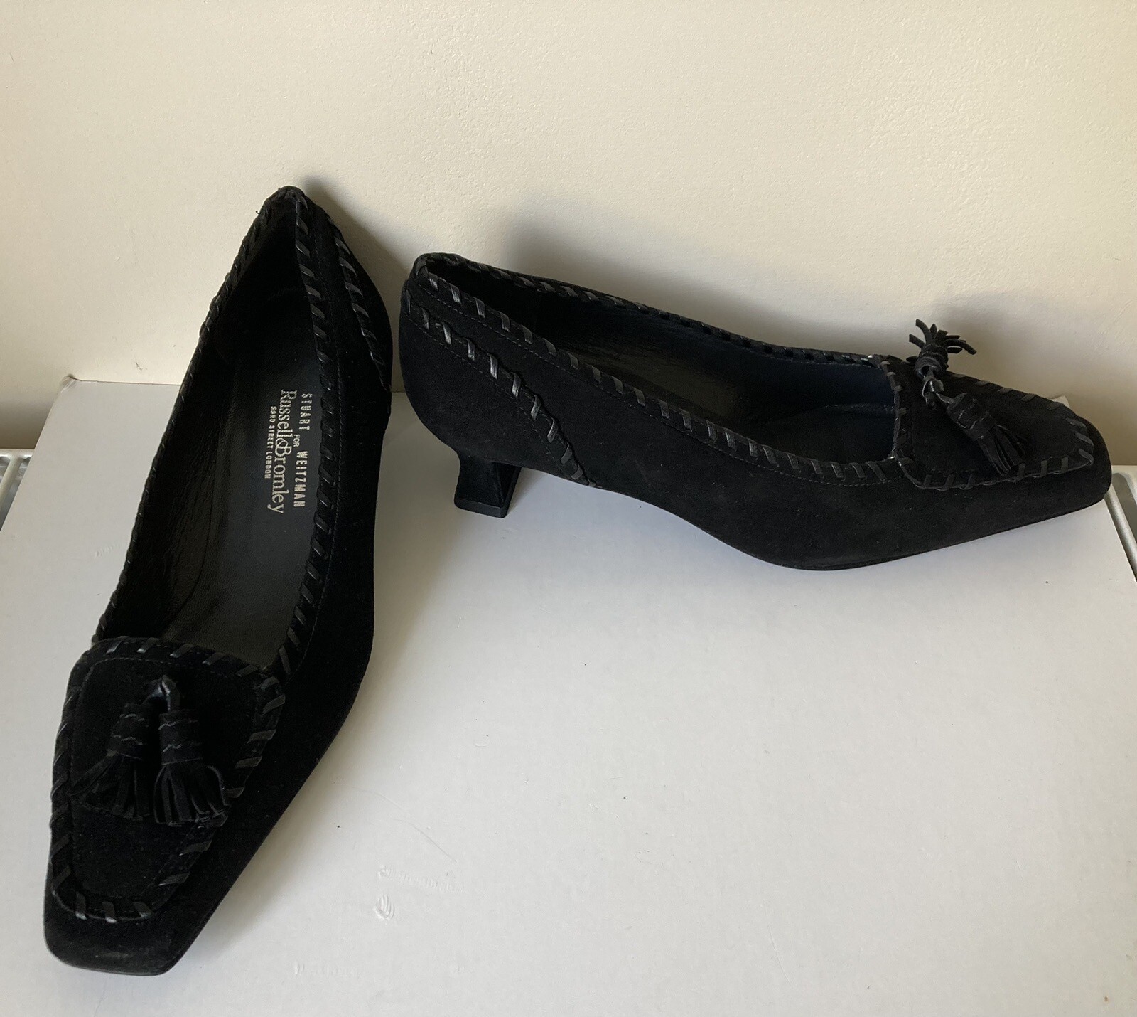 ☆STUART WEITZMAN for Russell & BromleyBlack Suede Kitten Heel Court