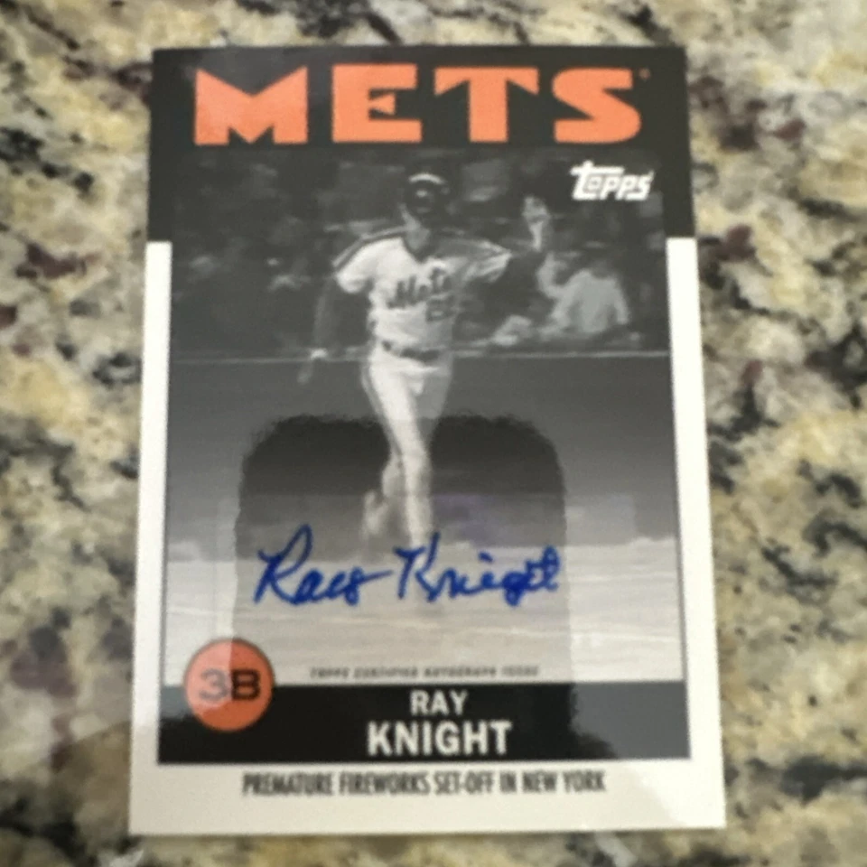 2021 Topps Now Ray Knight Érase una vez en Queens Auto #14-A New York Mets Foto 2 de 3