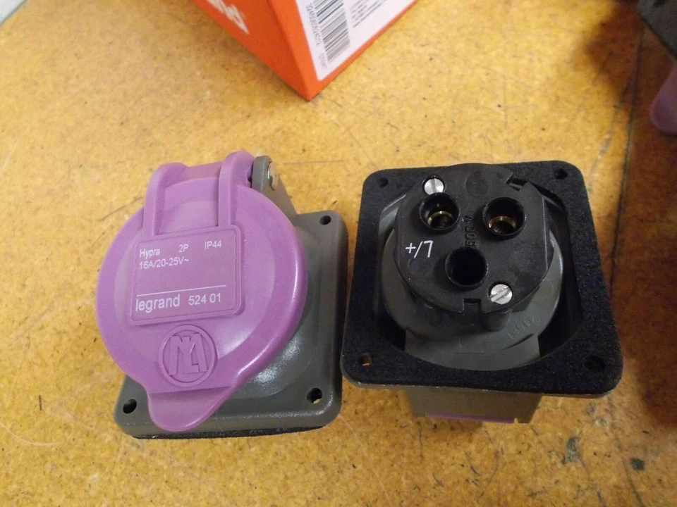 Hypra Legrand 524 01 IP 44 16A 20-25V 2P Plug Receptacle New 5 Per Box - Image 3 of 4