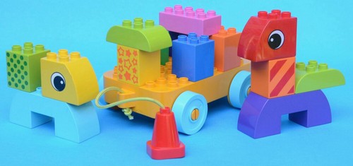 LEGO 10554 - Toddler Build and Pull Along - DUPLO - 2013 - Picture 2 of 5