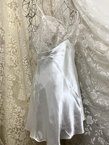 Jones New York Satin Nightgown Size M White Lace Maxi Adjustable Straps - Picture 3 of 10