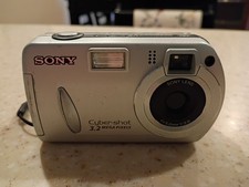 Sony Digital Camera Cybershot DSC-P32 3.2MP Silver FOR PARTS OR REPAIR ONLY