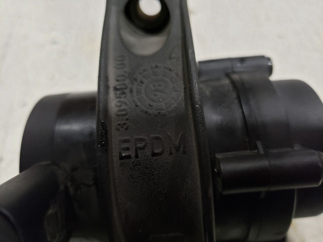 Bentley Continental GT 2005 Auxiliary water pump P/N 3W0965561