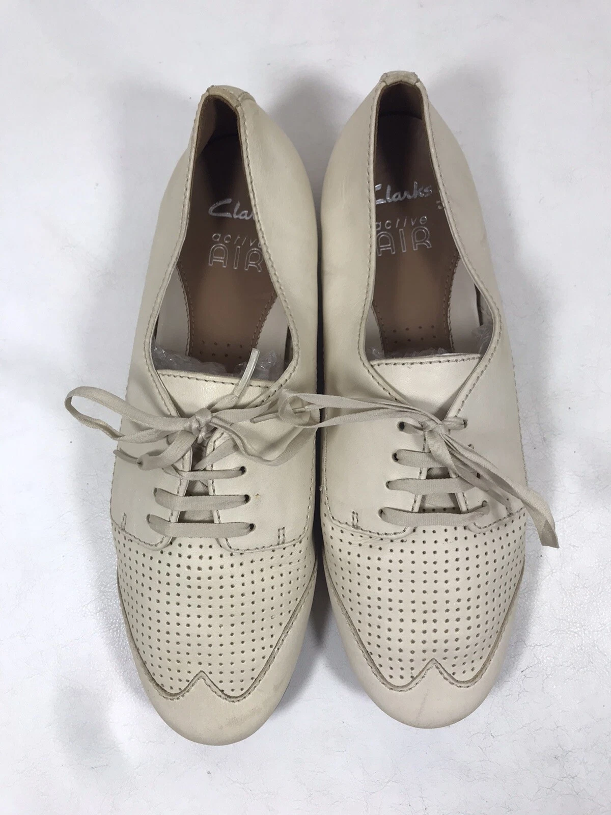 Scarpe Clarks Active Air Henderson Way brogues in pelle crema con punta alare 5 5