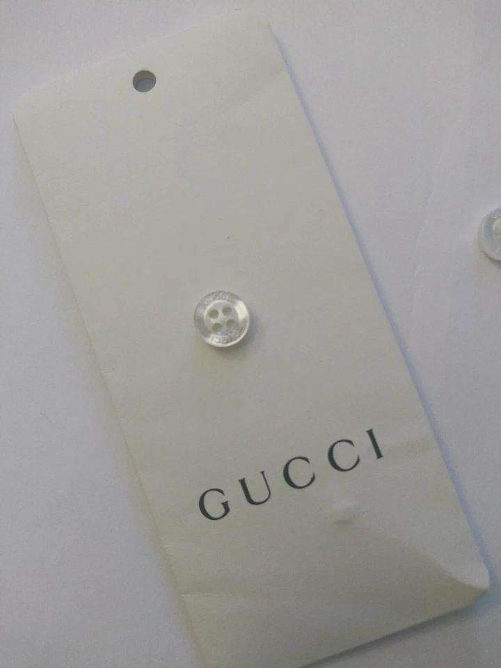 Gucci Single Child Button Resin Fresh Water 9 mm - Image 2 of 4