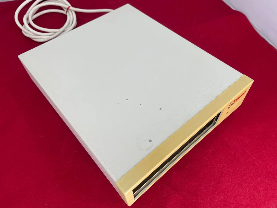 External SCSI 5.25" Drive Case with Audio Out & SCSI ID Selector by Cumana - Image 2 of 4