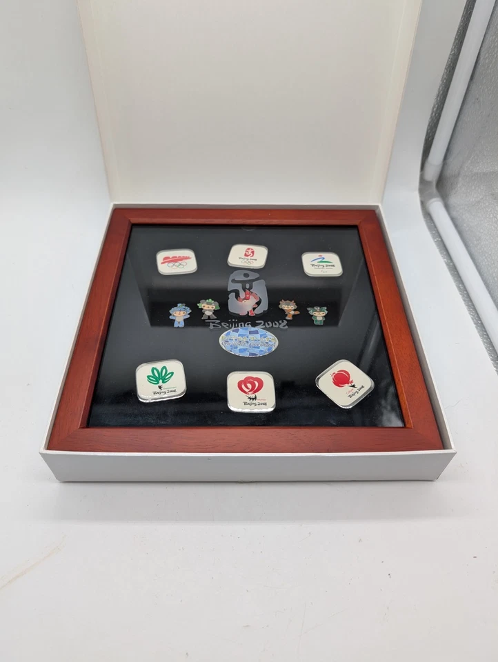 2008 BEIJING OLYMPIC MASCOTS 12 PIN SET IN ORIGINAL BOX. - Image 3 of 4