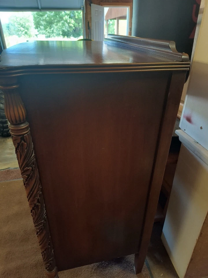 Cômoda inglesa antiga do século XIX menino alto folha deslumbrante rolada - Imagem 4 de 4