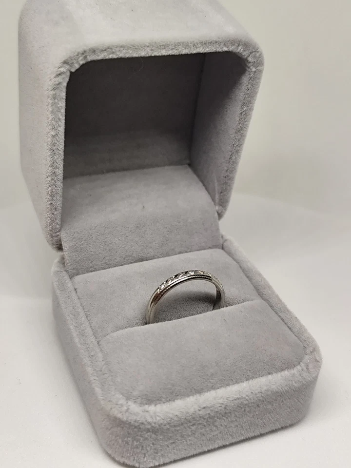 Anillo de media eternidad de diamantes de corte redondo 100 % natural conjunto micro pavé de platino 950 Foto 2 de 4