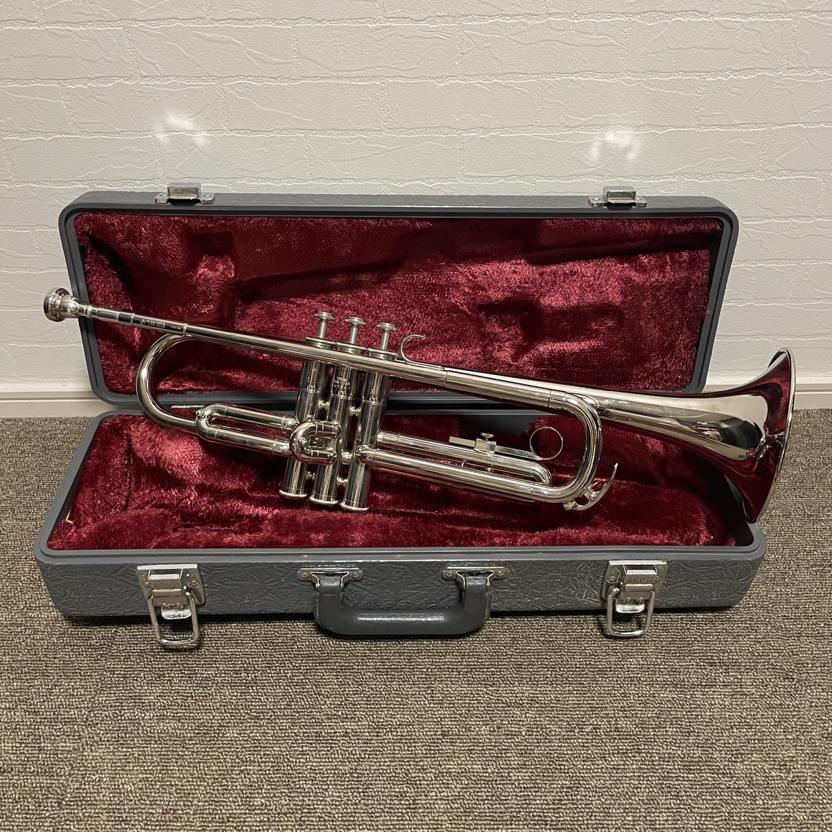 ヤマハ　YTR-136 トランペット　銀メッキ　ハードケース 管楽器 YAMAHA YTR-136 Trumpet Silver Color with Hard Case Mouthpiece