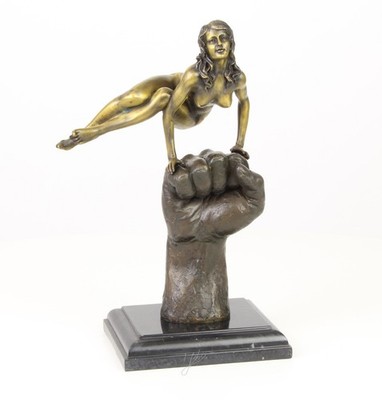 Erotische Bronzefigur,Sinnlichkeit,  weiblicher Akt, Erotikfigur, Turnen, Sport