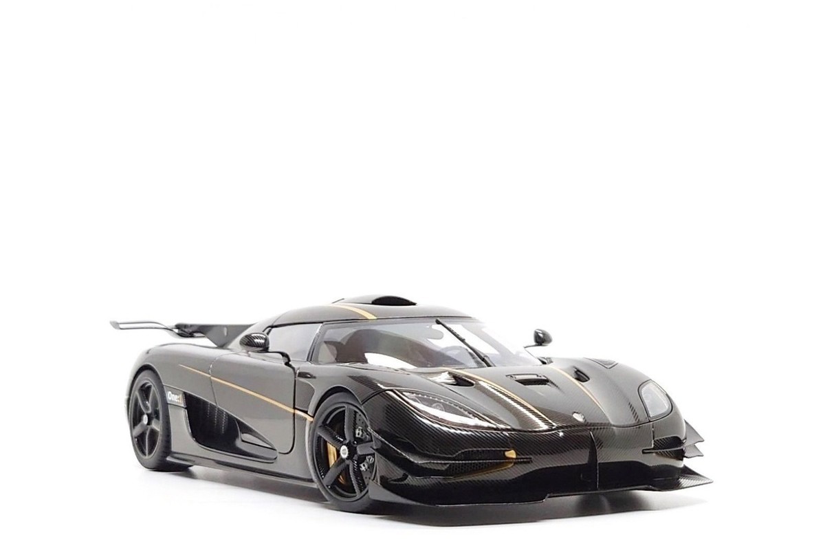 AUTOart 1:18 Koenigsegg One:1 in Clear Carbon Fiber / Gold Stripes