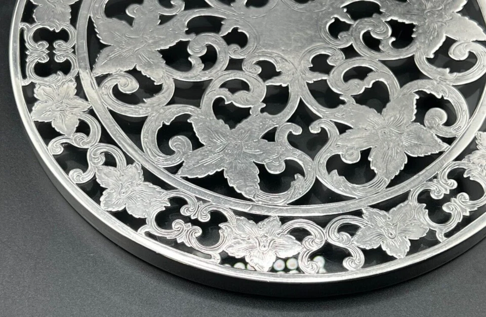  STERLING OVERLAY TRIVET TRAY WITH LILY DESIGNS - NO MONOGRAM Foto 2 de 4