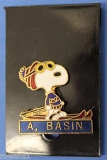 ARAPAHOE BASIN SNOOPY PEANUTS GOGGLES HAT SKI SKIING LABEL PIN COLORADO RESORT