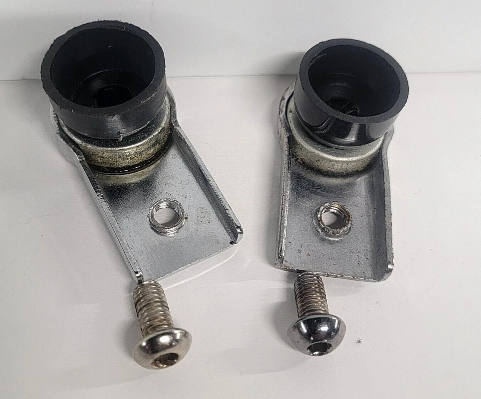 Schwinn Roadster Triciclo Triciclo Eje Delantero Cojinete Soportes - Dos (2) Piezas USADAS Foto 2 de 3