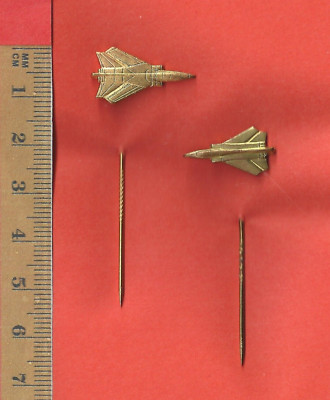 2 x Tornado Anstecknadeln Goldfarben aus meiner Sammlung Lagerfach Nr.  418