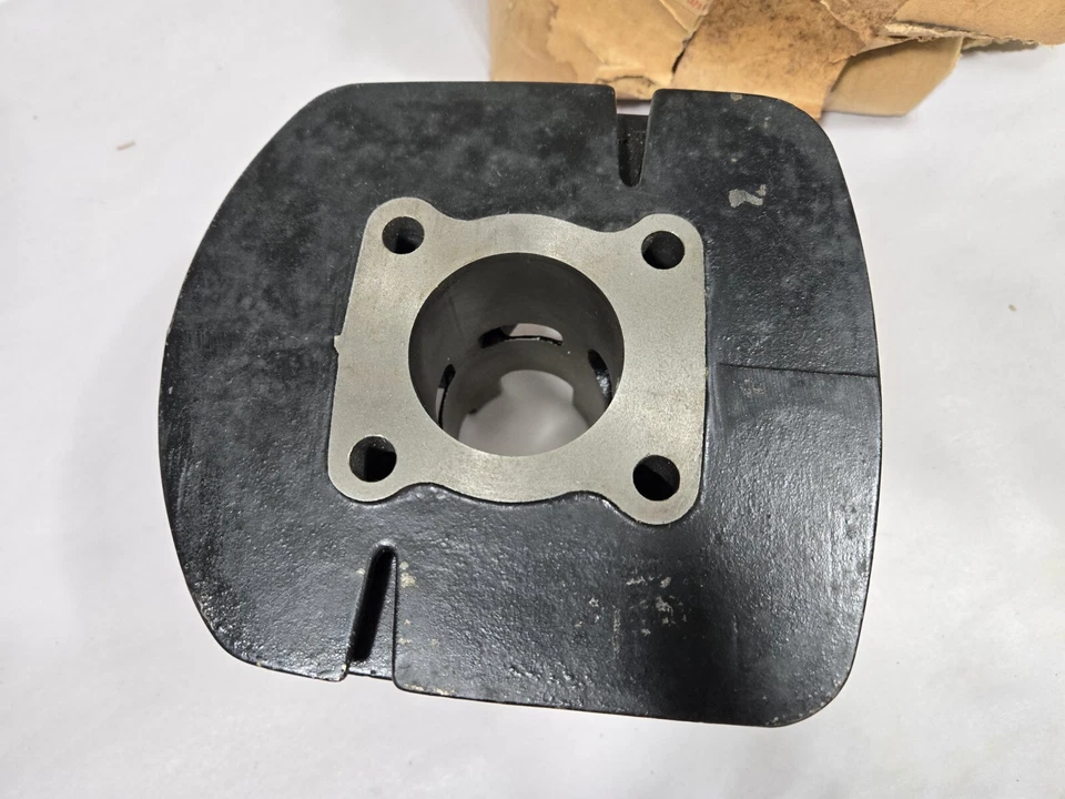 Cilindro de motor Kawasaki G3TR 1969-1970, G3SS nuevo de lote Foto 2 de 4