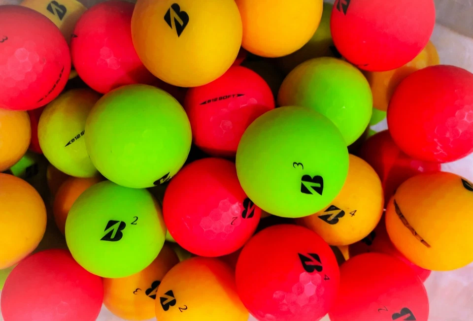 24 pelotas de golf Bridgestone e12 suaves surtidas color mate casi nuevas 5A/4A Foto 2 de 4