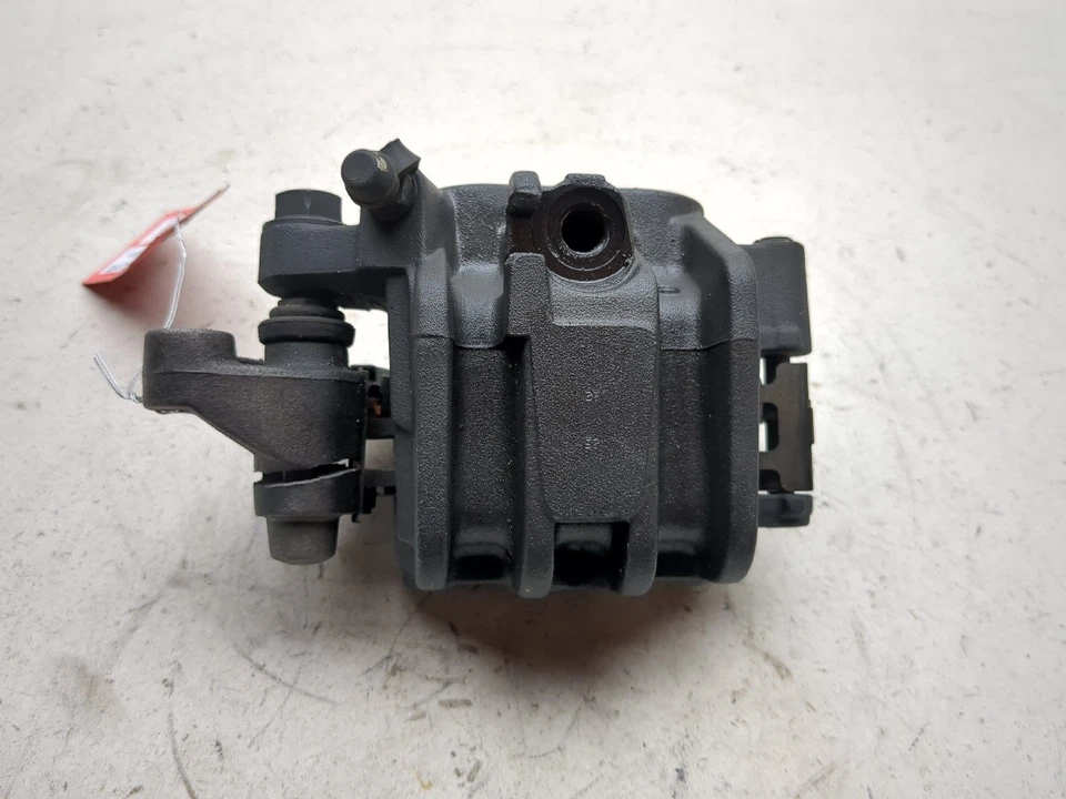 04-09 Pinza de freno delantera Honda VT750CA Shadow Aero 750 Foto 2 de 4