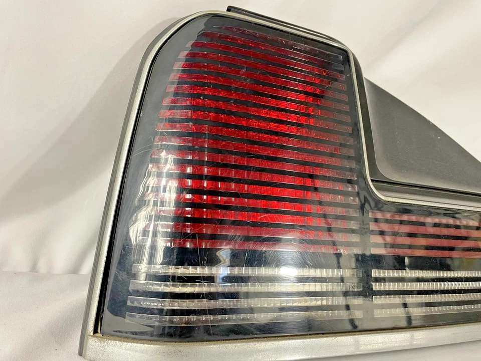Conjunto de luz trasera Oldsmobile Delta 88 pasajeros 1990-1991 - OEM Foto 3 de 4