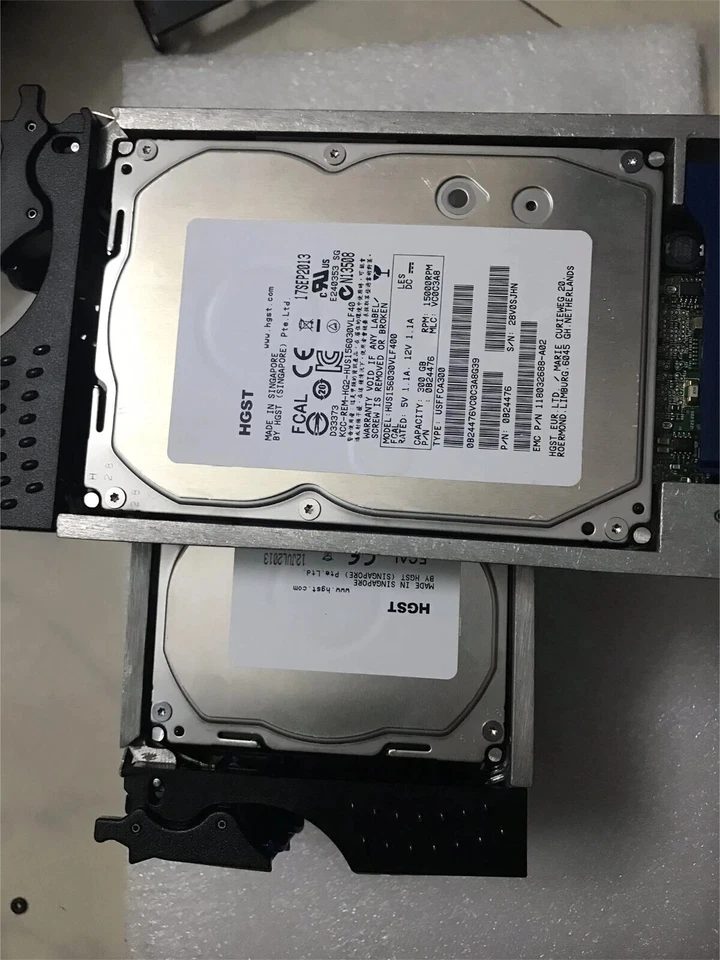 EMC 005049031 Hitachi hus156030vlf400 300gb 15k 2/4gb Fibre Channel Hard Drive - Image 3 of 4