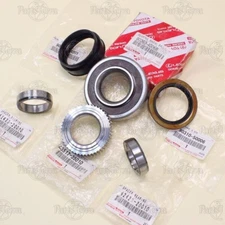 New  Genuine Toyota  Tundra Tacoma 4Runner  Rear Wheel Bearing Retainer Seal Set