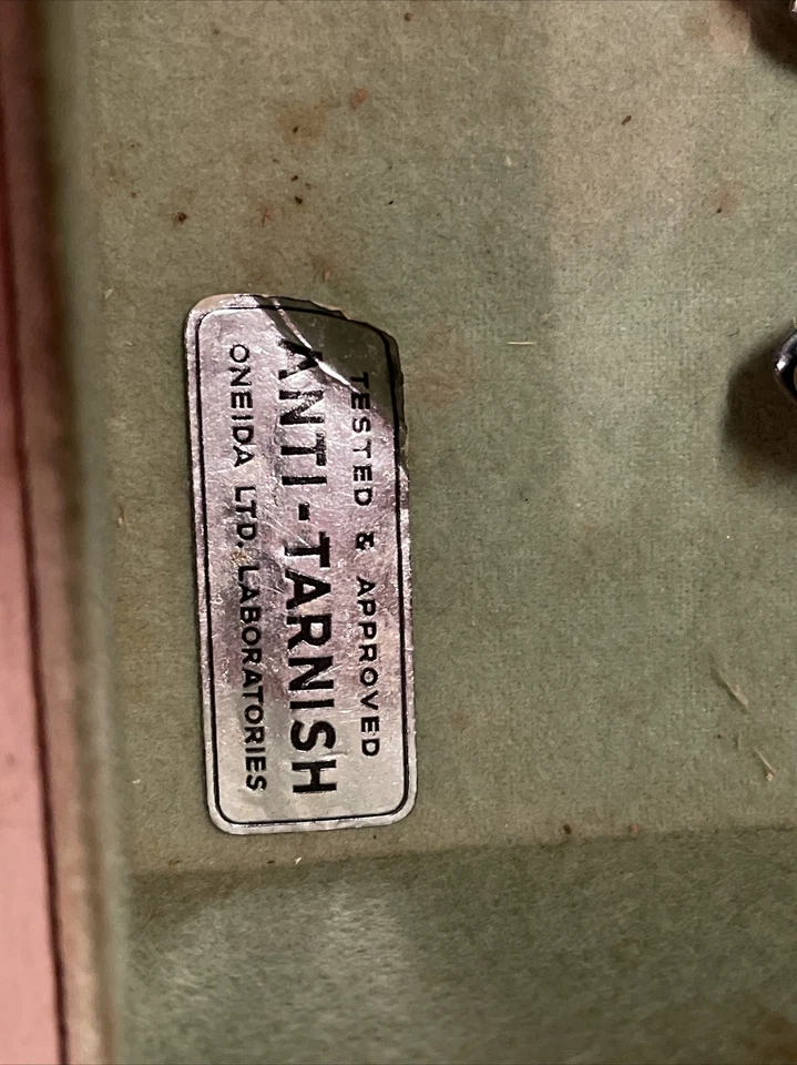 Juego de cubiertos vintage 1925 Triumph 1881 Rogers Oneida plateados para 12 con caja Foto 4 de 4