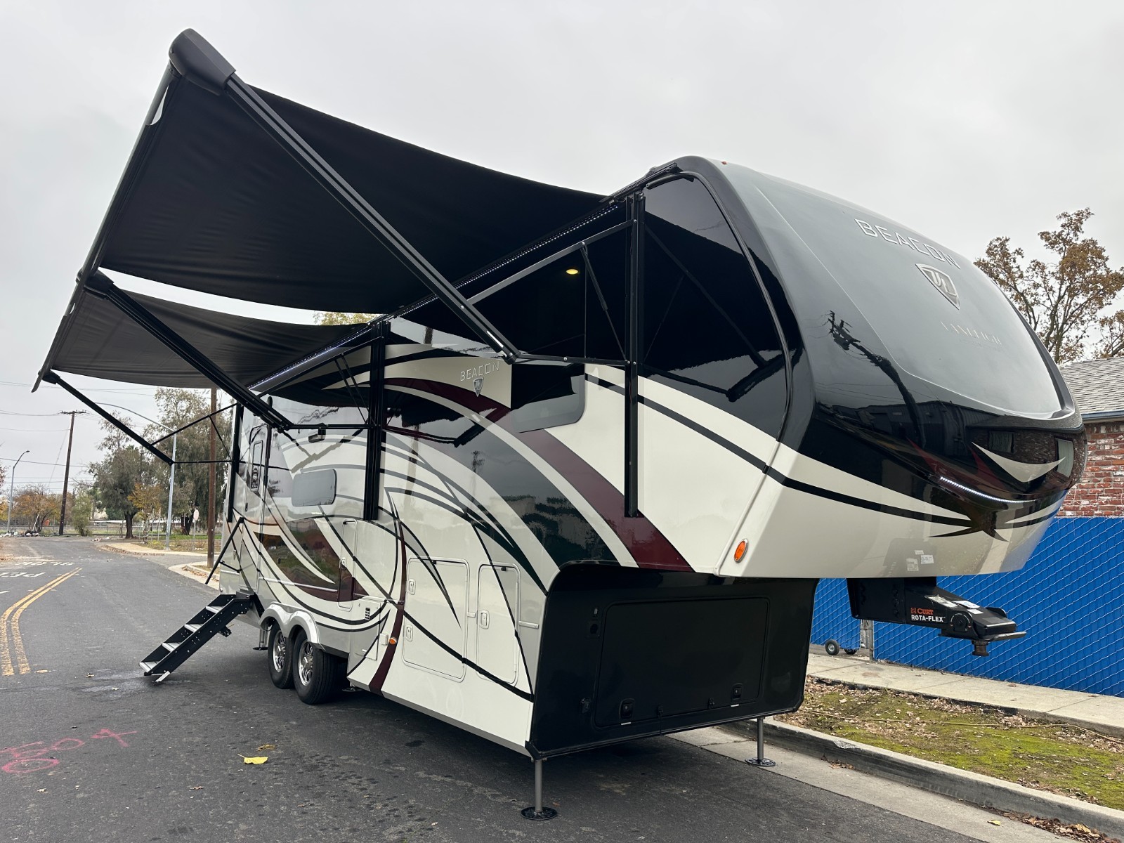 2022 VANLEIGH BEACON 32RLB LUXURY FIFTH WHEEL TRAILER "TIFFIN"
