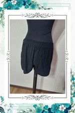 Schwarze, locker sitzende Freizeitshorts