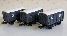 Graham Farish Set Of 3 N Gauge 2404 Ventilated Van GWR Grey