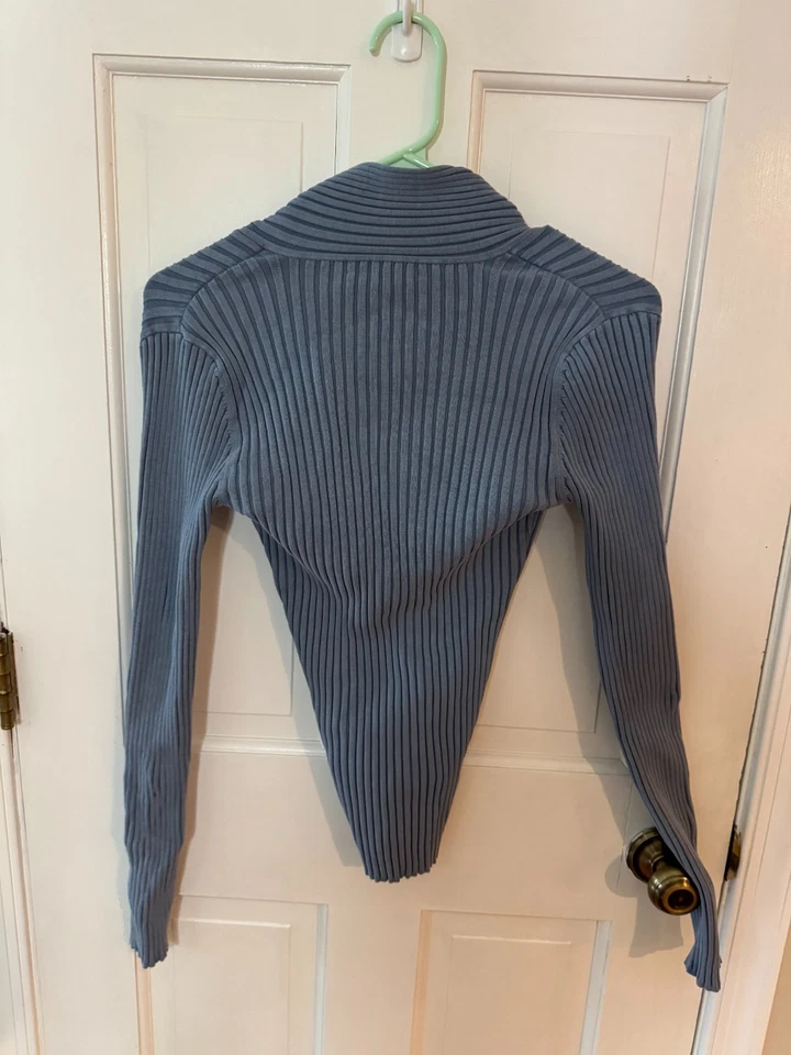 Camisa de manga larga INC Surplice Rib azul talla S International Concepts para mujer Foto 3 de 4