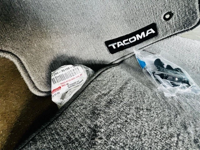 (1) OEM Genuine Tacoma Regular Cab 2pc Floor Mats Light Gray PT206-35100-13 - Image 2 of 3