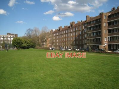 FOTO DREI BLÖCKE DES KINGLAKE ESTATE VOR SURREY SQUARE PARK WALWORTH