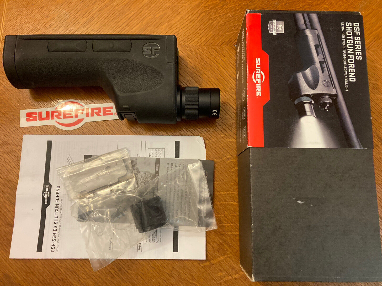 SureFire DSF Dedicated Shotgun Forend Weaponlight for Mossberg 500 / 590 DSF-500