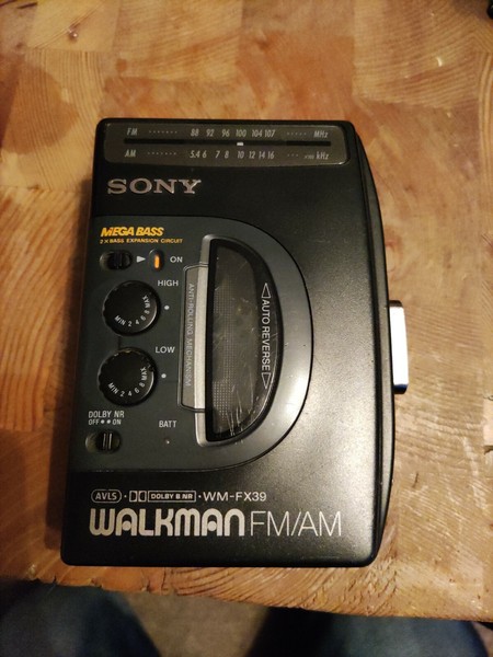 VINTAGE SONY WALKMAN WM-FX303 AM/FM Radio/Cassette Player Mega Bass EUR 21,46 - DE