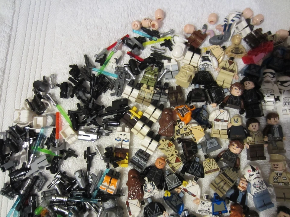 ENORME LOTE LEGO Star Wars con CIENTOS de Minifiguras + Accesorios Torso Piernas Foto 2 de 4