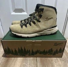 Danner Mountain 600 Size 8 Waterproof Vibram Ortholite Suede Hiking Boots New