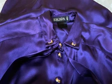 ESCADA VINTAGE SILK BLOUSE IN PURPLE ATTACHED SCARF ENAMEL BUTTONS 40 RUNS 12