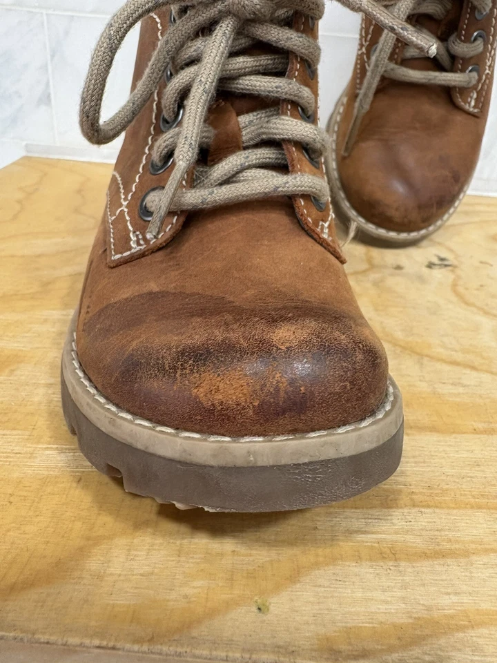 Little Kids Clarks Original Desert Boots toddler US size 7.5 Wide brown leather - Image 4 of 4