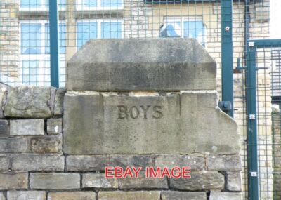 FOTO JUNGEN TORPFOSTEN ZUR ST MARY'S CE GRUNDSCHULE CUNDY STREET WALKLEY SHEFFIE