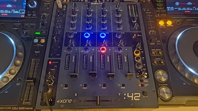 Paire pioneer cdj 2000 nexus+table de mixage xone 42 - Photo 1/4