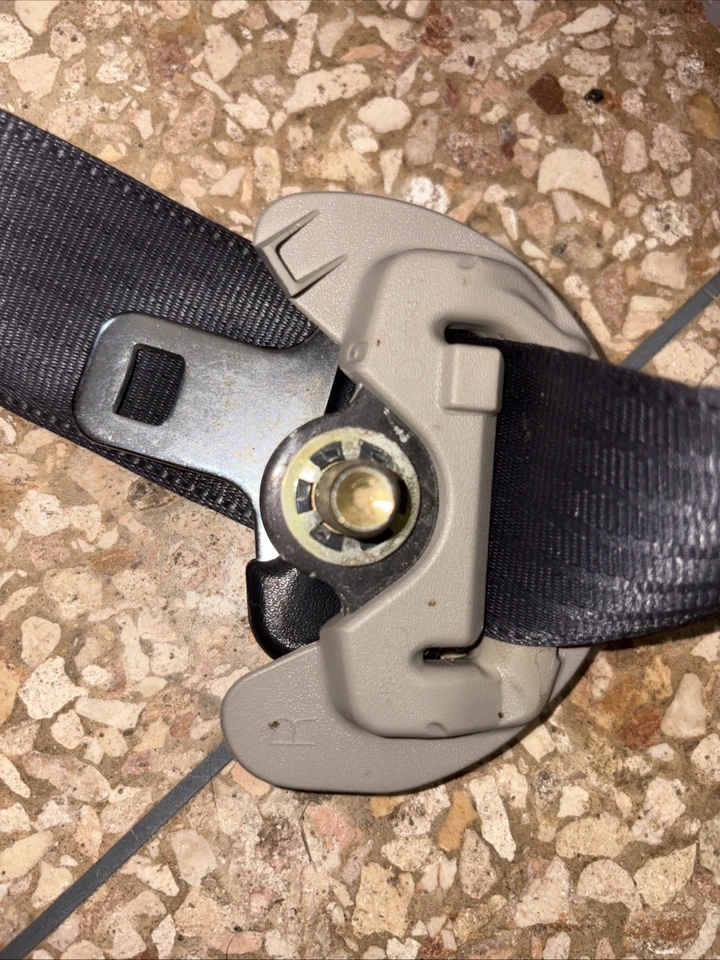 Cinturón de seguridad Subaru Outback Legacy 2005 pasajero derecho delantero negro Foto 4 de 4