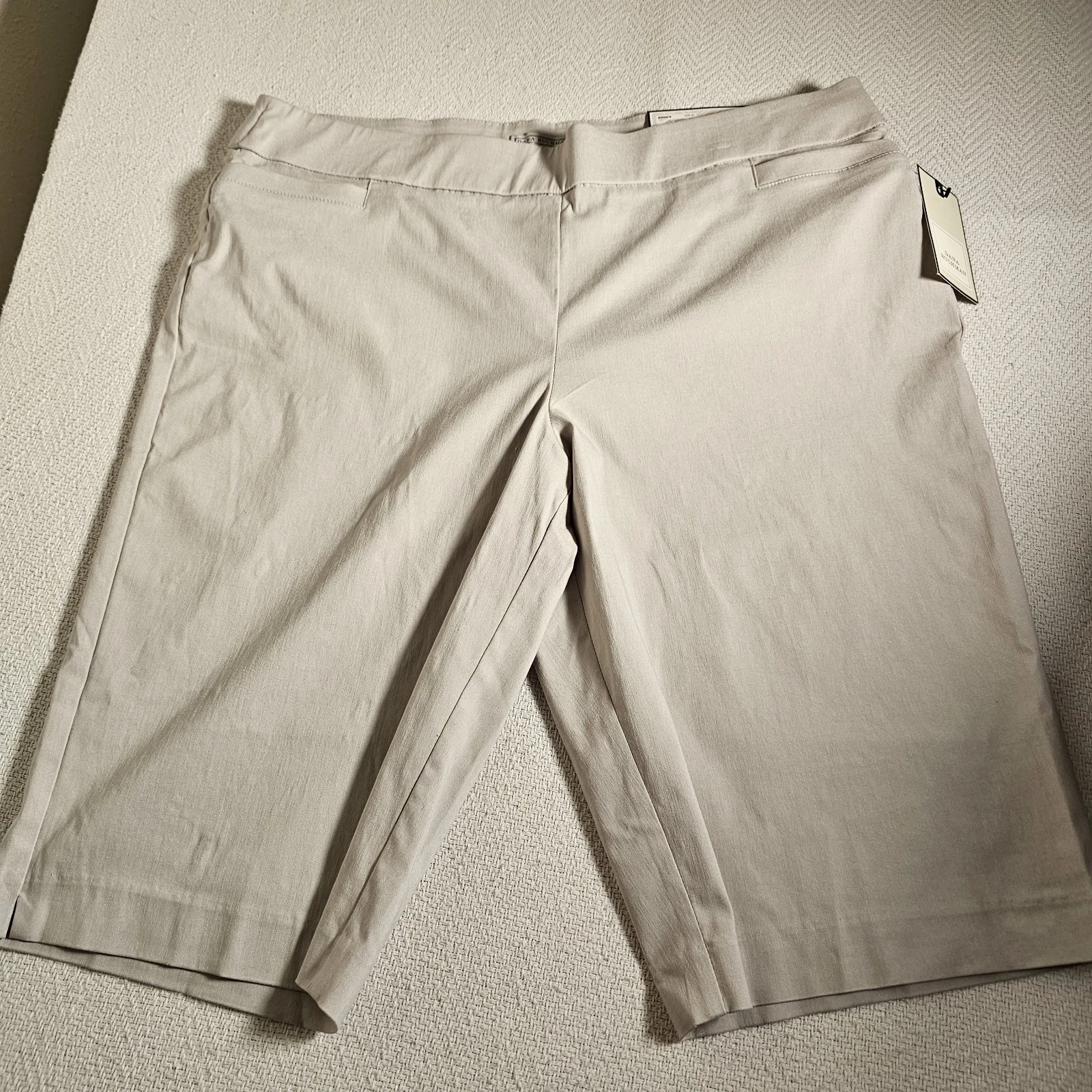 Dana Buchman Womens White Capri Pants XL Stretch Pull On Cropped Casual Bermuda