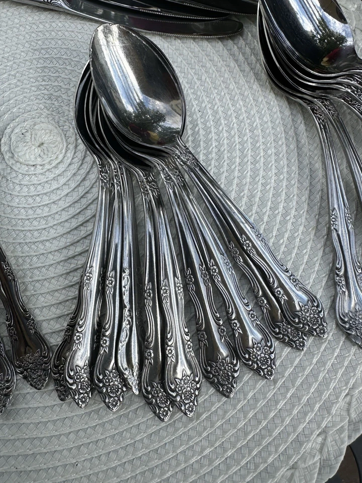 40 pieces Rogers Co Stainless Flatware Dream Rose Pattern Korea - Image 4 of 4