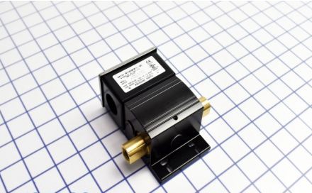 DXW-11-153-3 Dwyer Instruments HVAC Sensors Differential Pressure Switch Brass - Picture 1 of 1