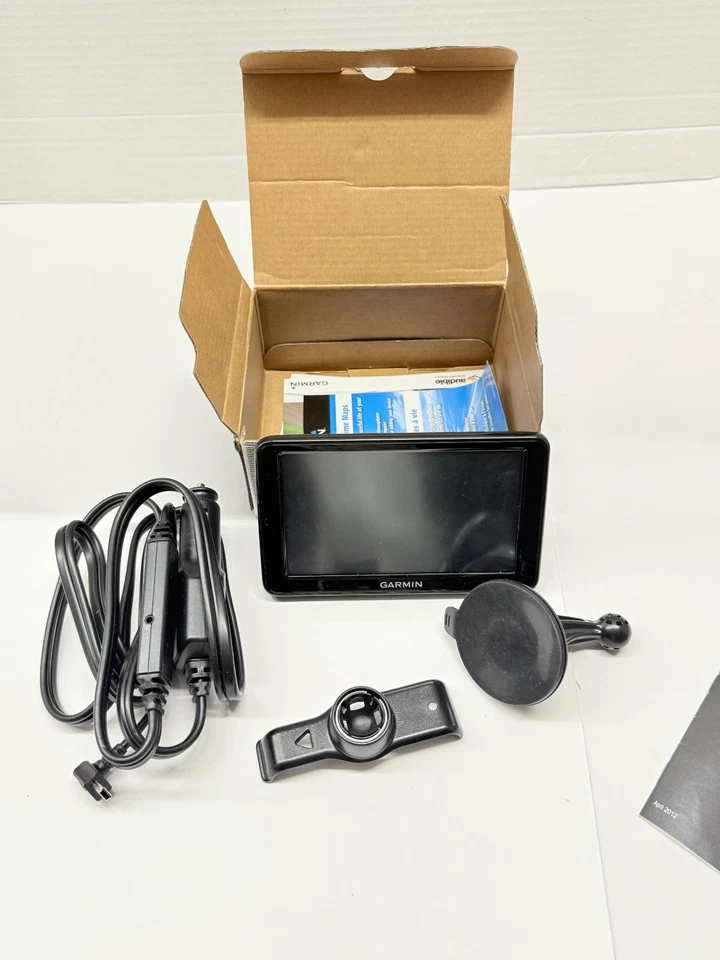 Garmin Nuvi 2595LM Automotive Mountable Bluetooth GPS Bundle Mount and Case - Image 3 of 4
