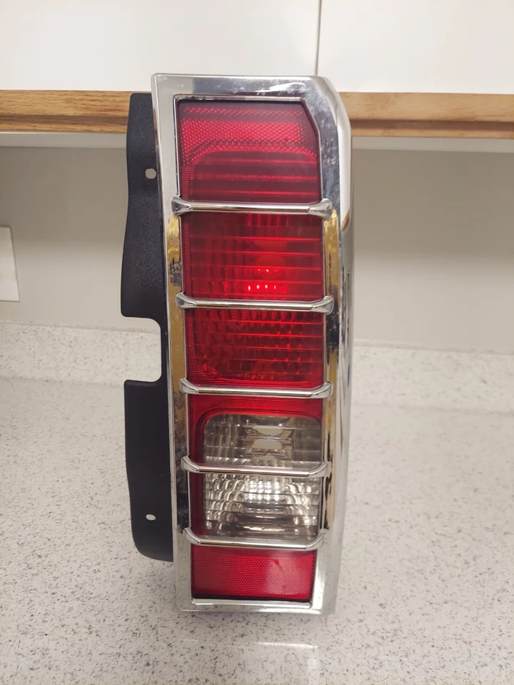 Conjunto de luz trasera derecha usado se adapta a: Hummer h3 2008 grado derecho A Foto 2 de 4