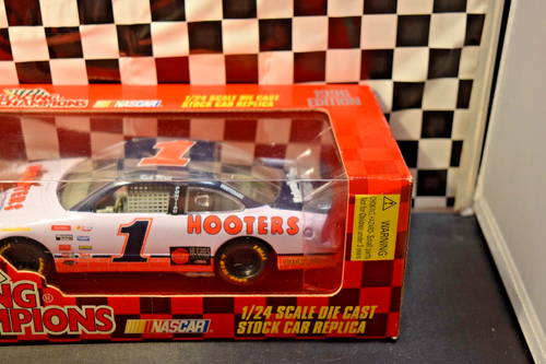 1996 Racing Champions Rick Mast #1 Hooters 1:24 Scale Grand Prix - Picture 3 of 9