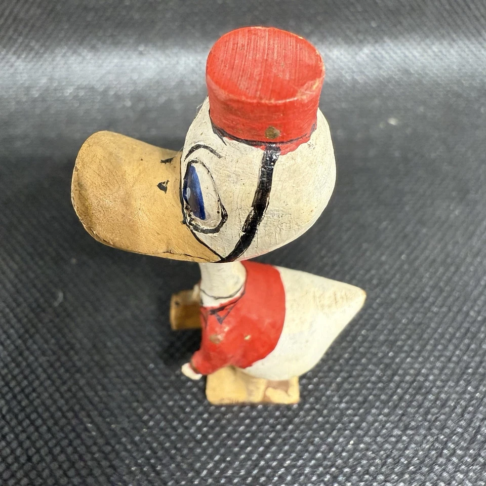 Antigua estatuilla de madera pintada tallada del pato Donald Bellhop arte popular RARA Disney Foto 3 de 4